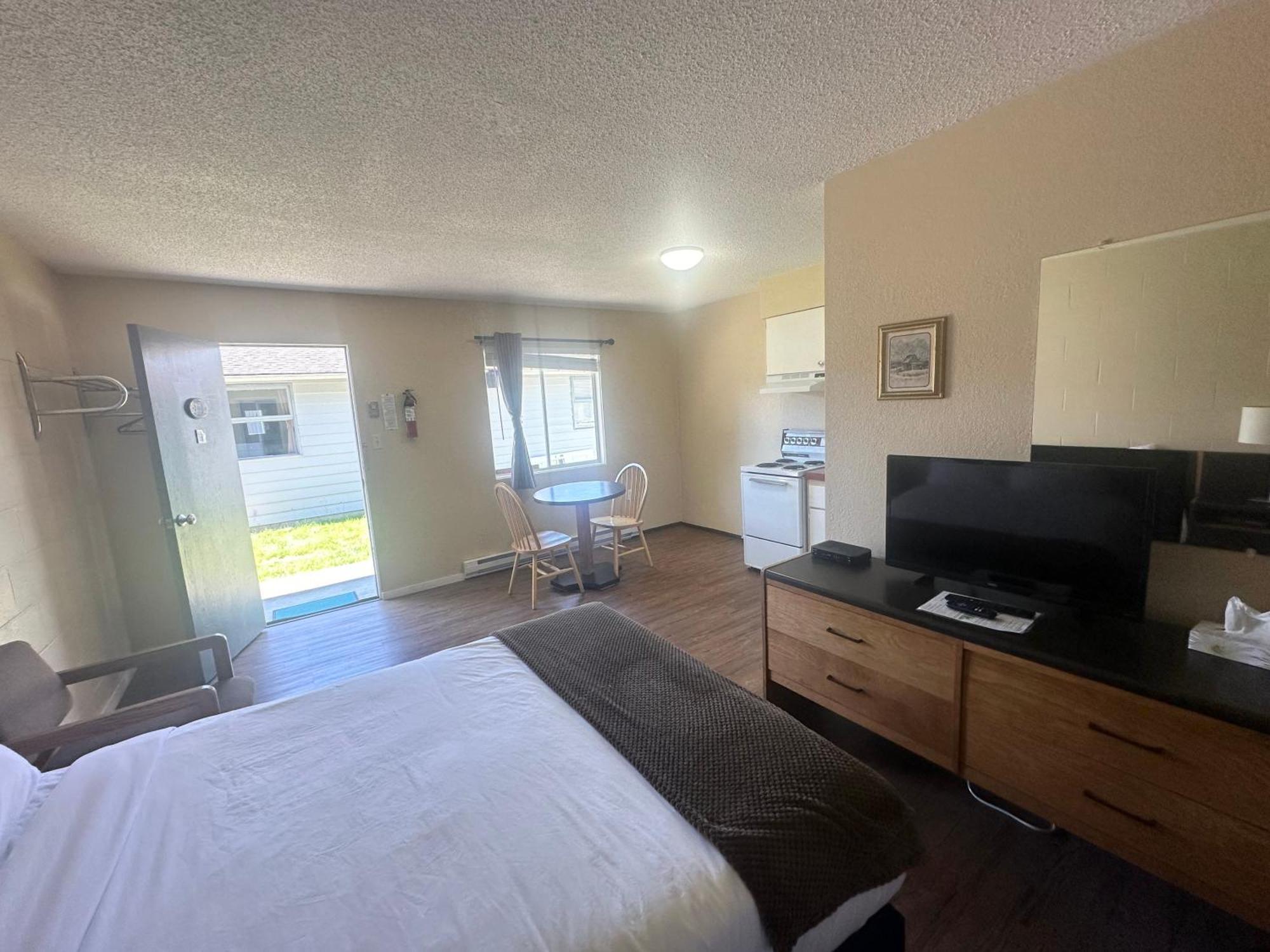 Island West Resort-Motel Ucluelet Oda fotoğraf